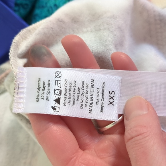 LuLaRoe Cream Print Bubble Sleeved Top - Picture 5 of 5